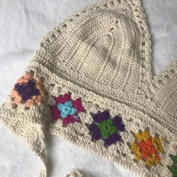 Floral Crochet Crop Top​​ - Picture 6 of 7